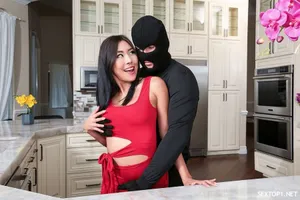Yui Nagase sống cùng bạn trai...