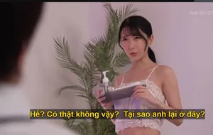 Hai em xinh tươi cùng phục vụ