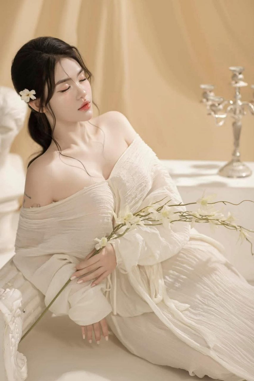 042CLT-069 THE F1RST SEX số 02